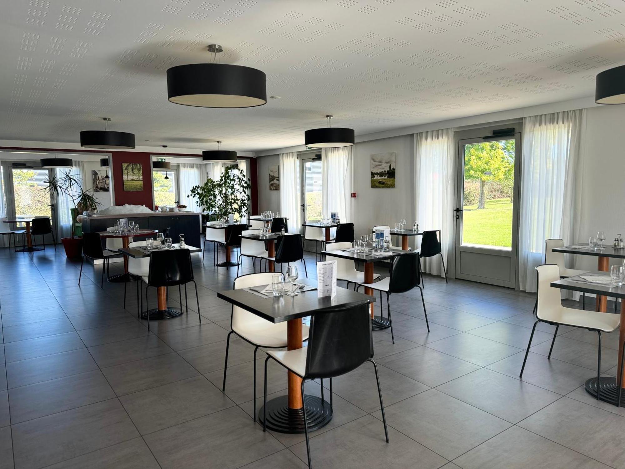 Brit Hotel Mayenne Exterior foto