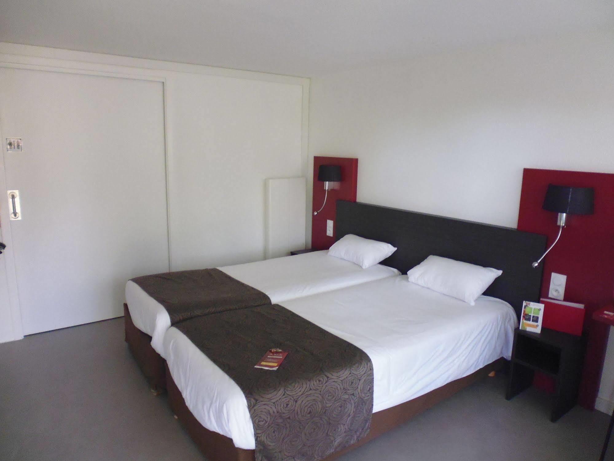 Brit Hotel Mayenne Exterior foto